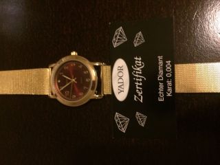 Vergoldete Diamanten Armbanduhr Bild