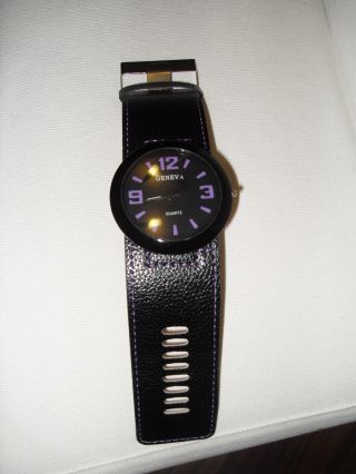 Uhr Armbanduhr Schwarz Lila Bild