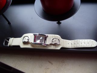 Guess Damenuhr Echt Leder Armband Verstellbar Bild