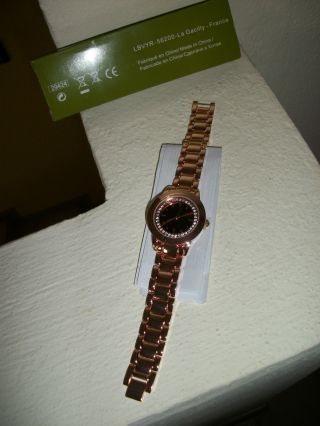 Elegante Damen Armbanduhr Mit Metallband - Bild