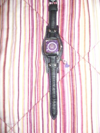 Sportliche S.  Oliver Damen Armband Uhr Lila/schwarz Mit Herzanhänger,  Fast Bild