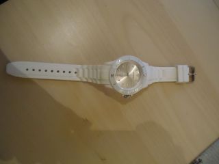 Armbanduhr In Weiß // Unisex // Damen // Bild