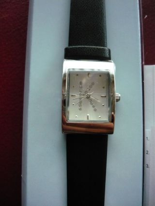 Neue Armbanduhr K Schwarz Quarzuhr Von Avon Uhr Bild