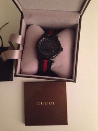 Gucci Unisex - Armbanduhr G Timeless Sport Analog Quarz Nylon Bild
