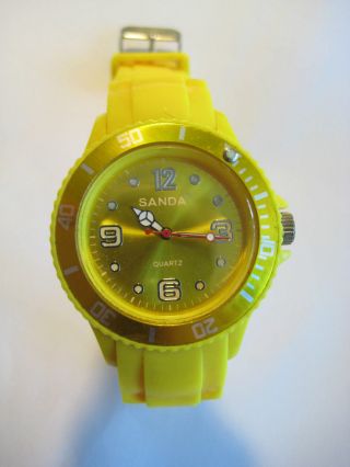 Damen Armbanduhr Uhr Gelb Aus Silikon Bzw Gummi Mit Datumsanzeige Top Bild