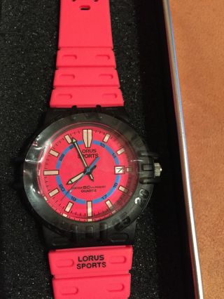 Lorus Sports Unisex Armbanduhr In Pink Schwarz,  Kunststoffgehäuse,  Silikonband Bild