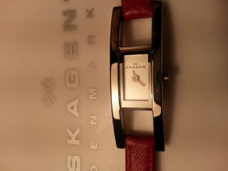 Damen Uhr Marke Skagen Mit Roten Echt Leder Armband Gr.  8 Bild