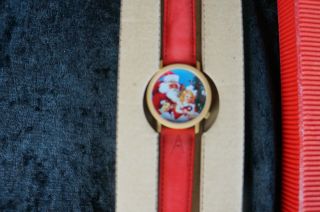 Akto Lim.  Damenuhr 1993 Goldplaqué Rotes Lederband Quartzwerk Dekoriertes Blatt Bild