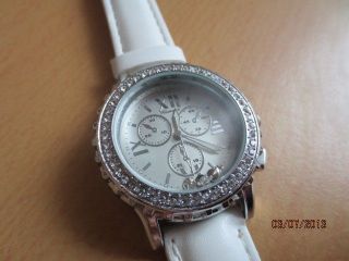 Damen Armband Uhr Aus Paris Weißes Syntetik Leder Silberne Uhr Blogger Steine Bild