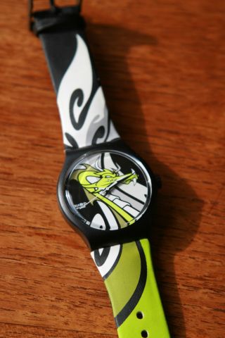 Swatch Armbanduhr Stylisches Design Bild