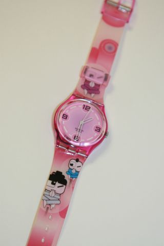 Swatch Armbanduhr Mit Individuellem Rosa - Pink Stylischem Armband Bild