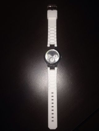 Weiße Armbanduhr Bild