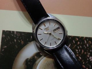 Seiko 5 Automatic Herren Armbanduhr. Bild