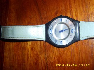 Swatch Armbanduhr Flach Lederarmband Hellblau Damenuhr Bild