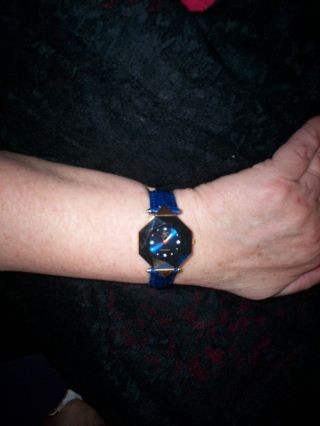 Blaue Damen Armbanduhr Von Christian View,  Glas Facettiert,  Echtes Lederarmband Bild